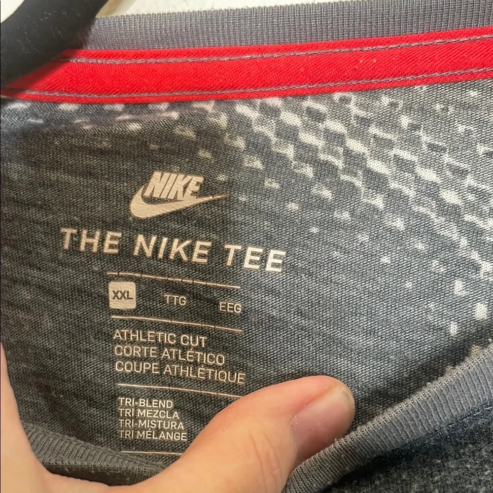 Nike Gray and White Short Sleeve Tee with Artistic Flair